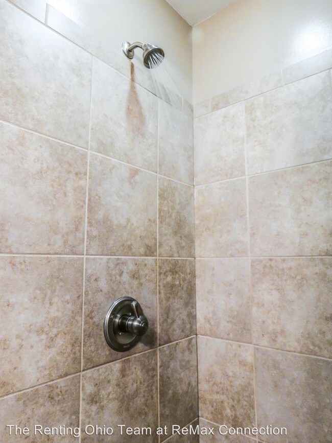 Building Photo - 166 E Gay St