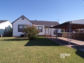 Building Photo - centrally located, pets negotiable with ow...