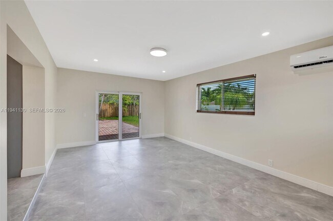 Building Photo - 3480 SW 20th St