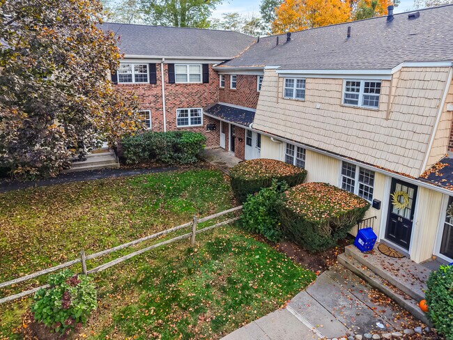 Building Photo - 245 Unquowa Rd