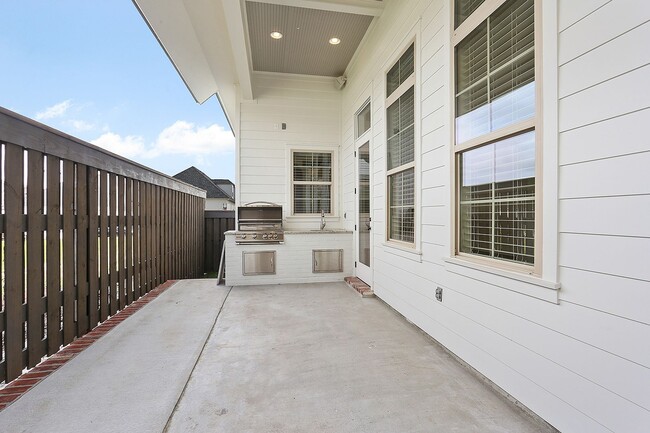 Building Photo - Luxury Townhome in Preserve at Harveston! ...