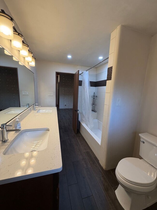 Building Photo - 152 Lorenzo Rd