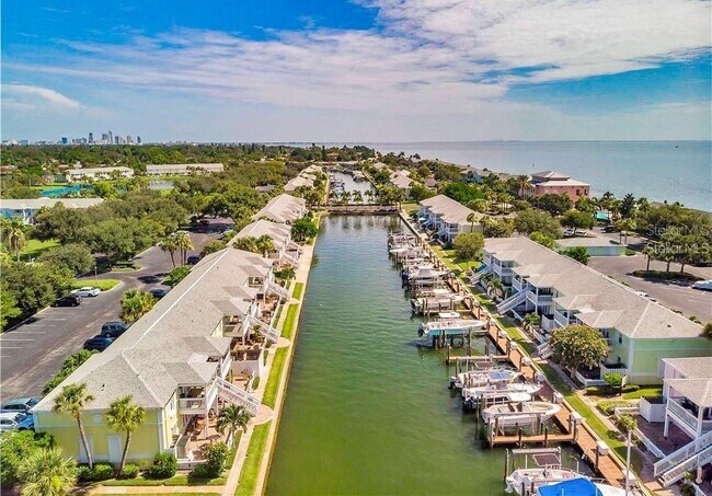 Building Photo - 5245 Coquina Key Dr SE