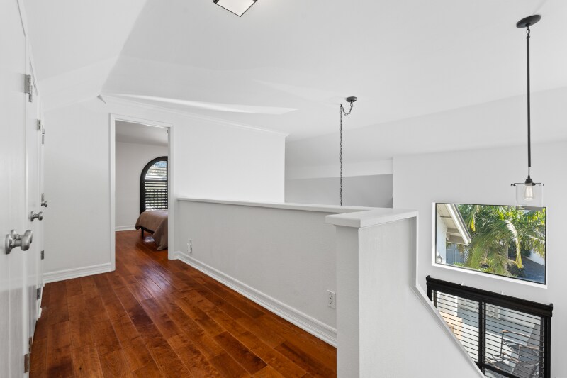 Building Photo - 526 Via De La Valle