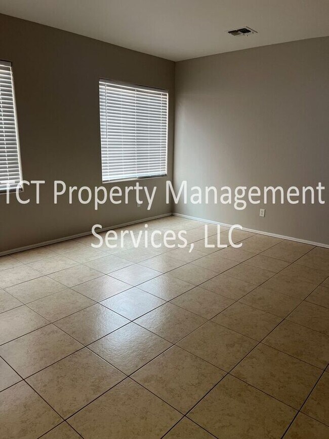Building Photo - 4 Bedroom House in Power Ranch!