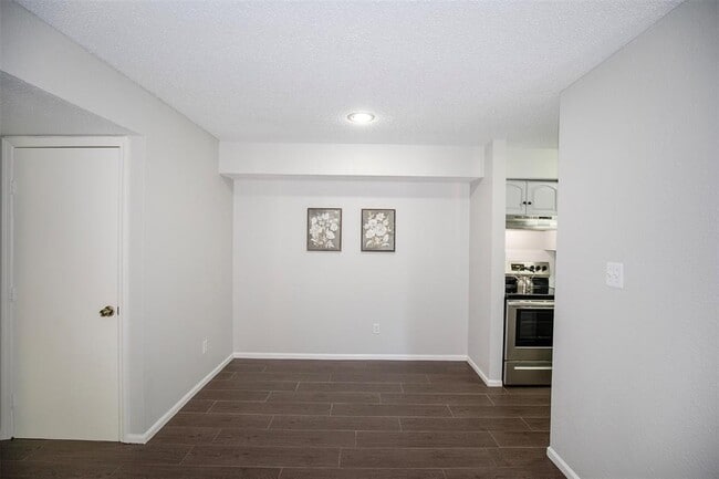 Building Photo - 3300 Pebblebrook Dr