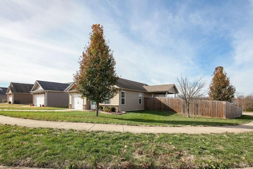 Building Photo - 138 Nathan Hale Dr