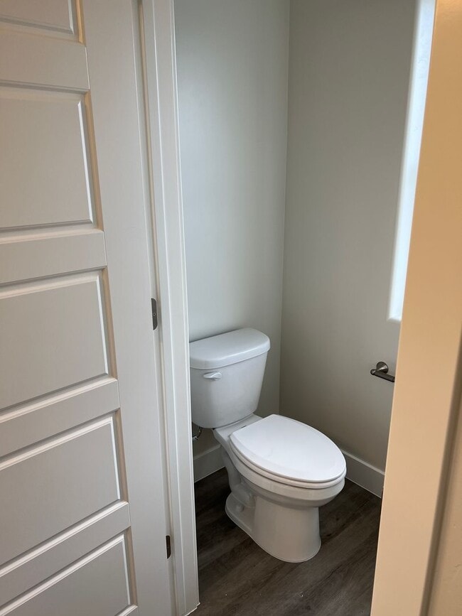 Building Photo - Beautiful Townhome in Washington!