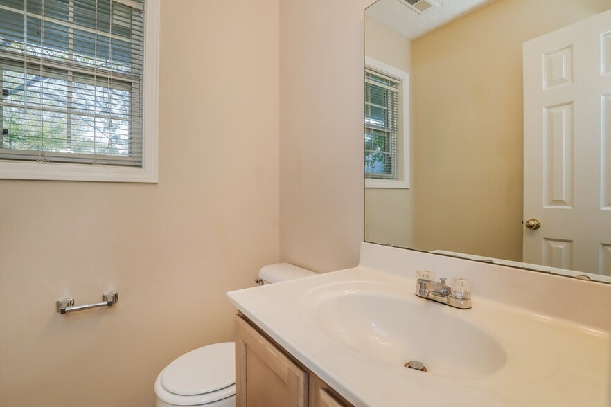 Building Photo - 1541 Brookfield Cir