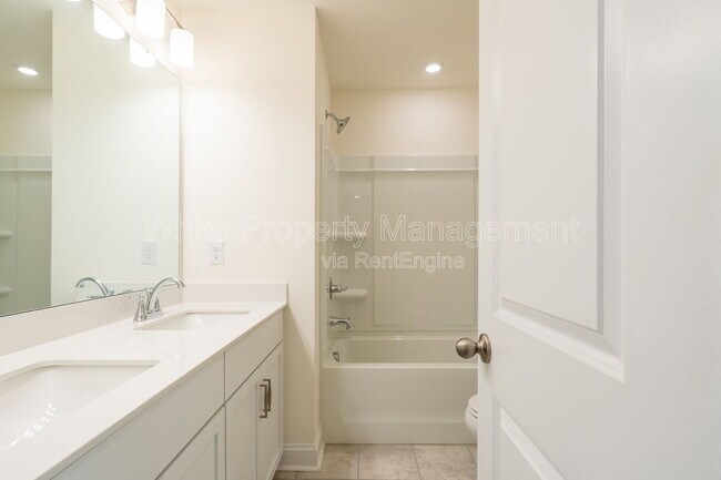 Building Photo - 1556 Cedar Tree Dr
