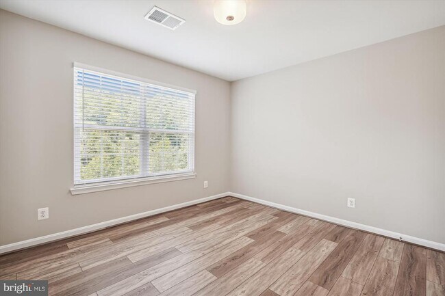 Building Photo - 2973 Myrtlewood Dr