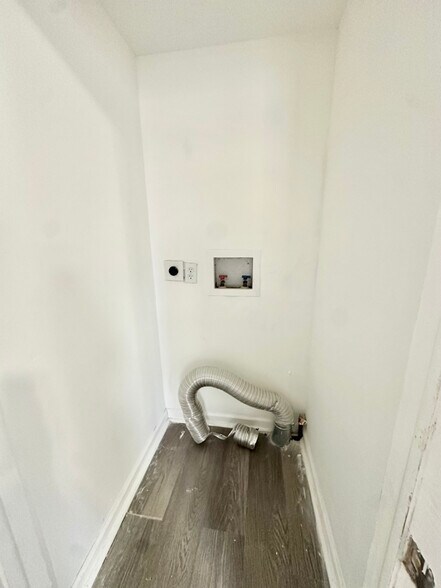 Building Photo - 338 Broad St