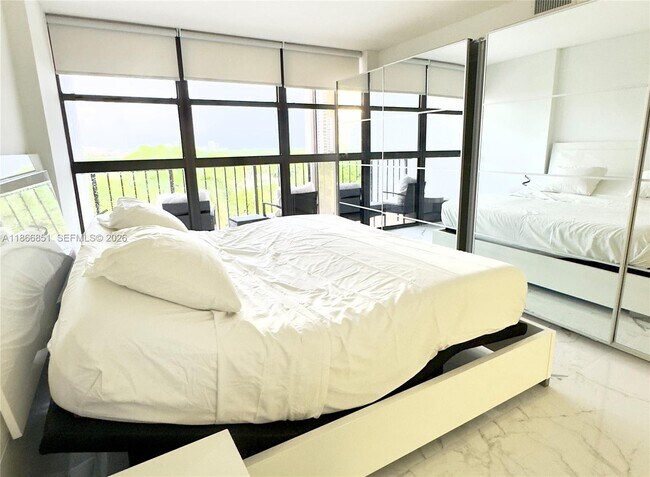 Building Photo - 400 Leslie Dr