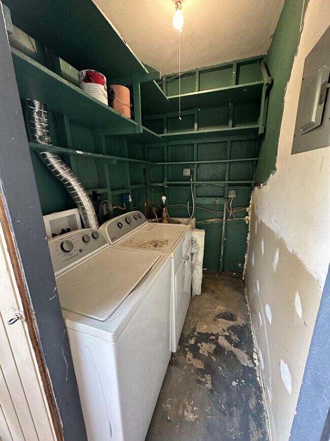 Building Photo - 8500 Sunset Dr