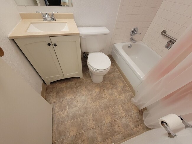 Building Photo - Newly Remodeled 1bed/1bath condo in Stonegate Community in Gunbarrel