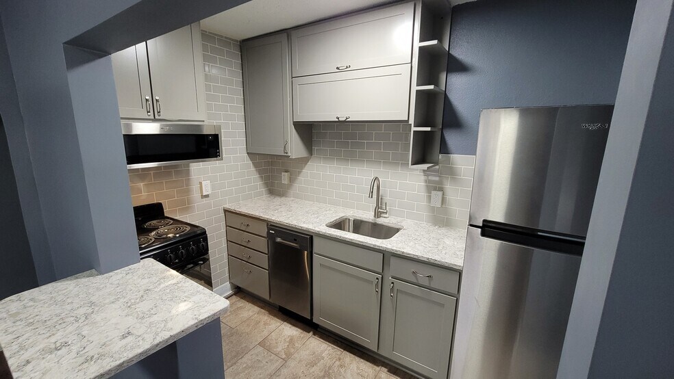 Building Photo - 653 S 26th Ave