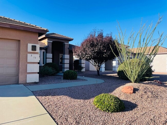 Building Photo - 5015 E Somerset Dr