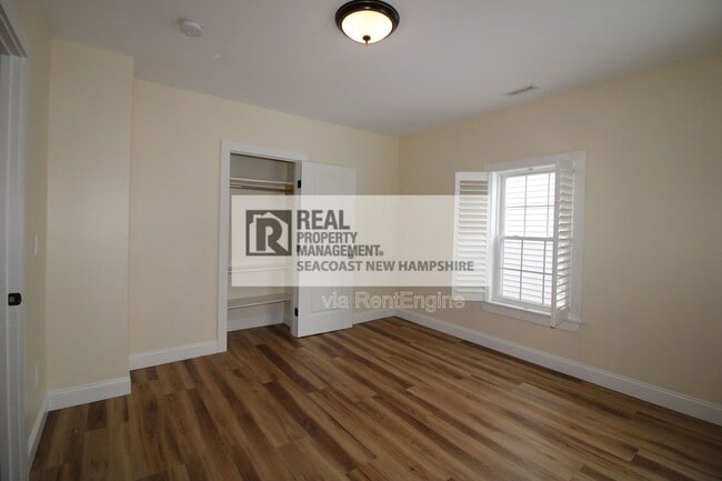 Building Photo - 33 Columbia St