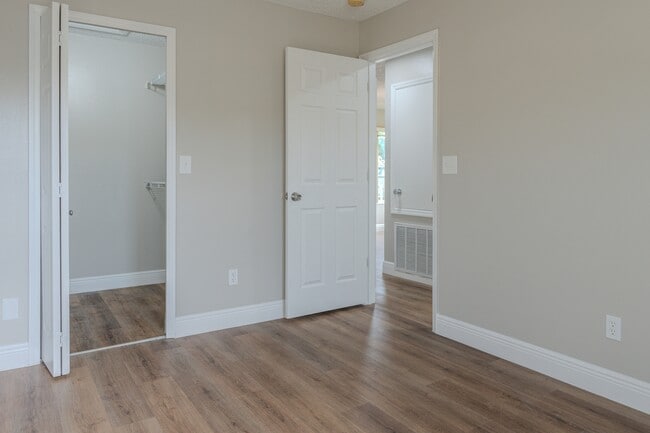 Building Photo - 5004 Laguna Bay Cir