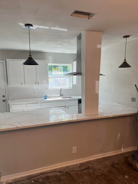 Building Photo - 703 Mockingbird Ln