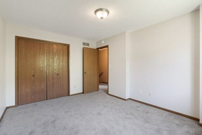 Building Photo - $1,250 | 2 Bedroom, 1.5 Bathroom Duplex | ...