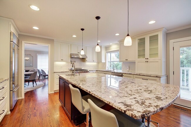 Building Photo - 5Bd/3.5Ba Newcastle House