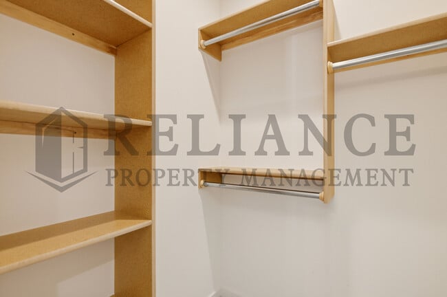 Building Photo - 5240 N Pinecrest Ct