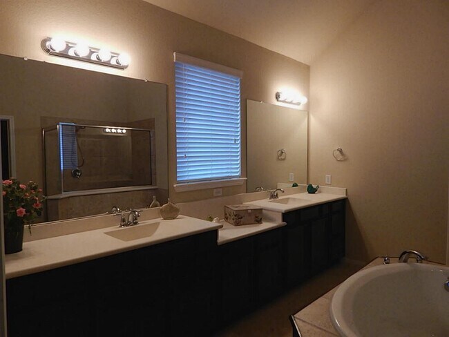 Building Photo - 2459 Garden Falls Dr