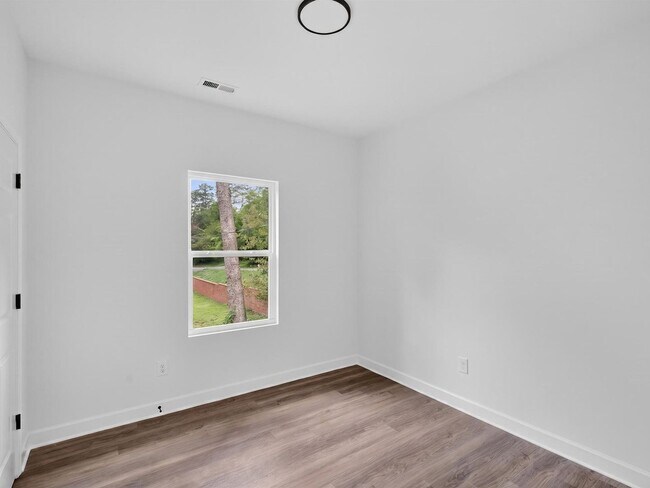 Building Photo - 417 8th St Dr SW