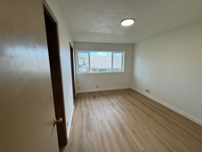 Building Photo - 1041/A/