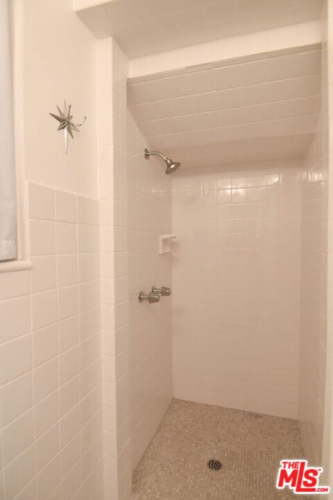 Building Photo - 8895 Appian Way