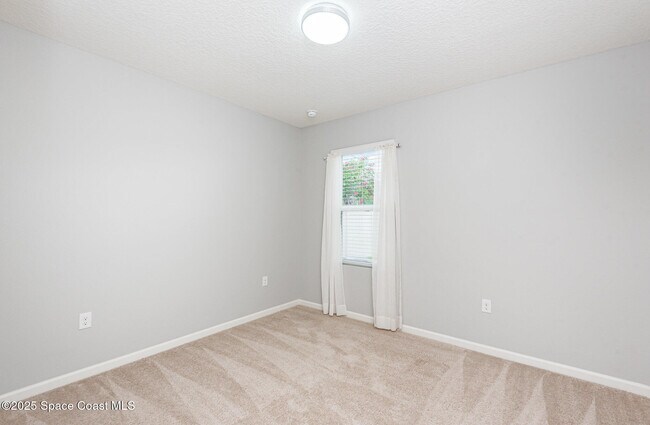 Building Photo - 112 Alamere Dr SW
