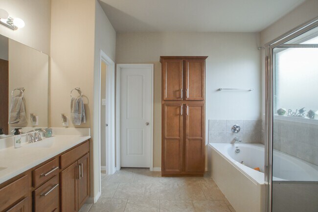 Building Photo - 111 Pheasant Run Dr