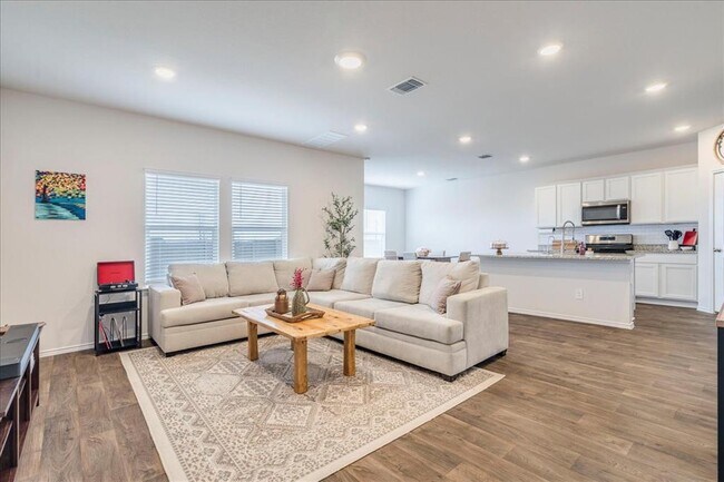 Building Photo - 125 Frogmore Lp