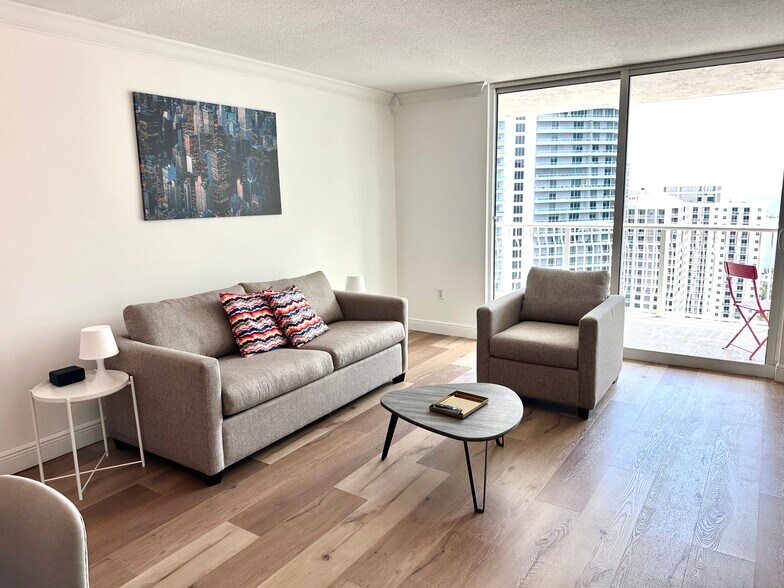 Building Photo - 1200 Brickell Bay Dr