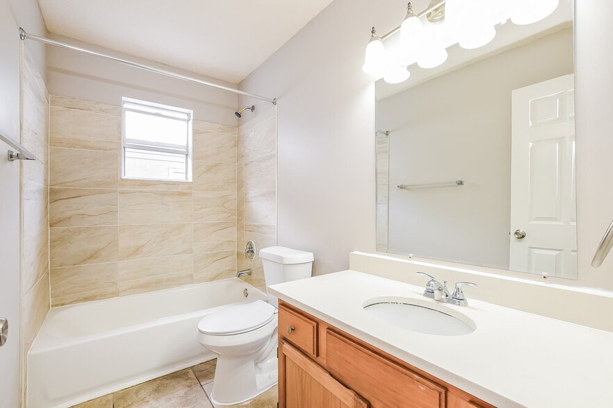 Building Photo - 2523 Dovetail Dr