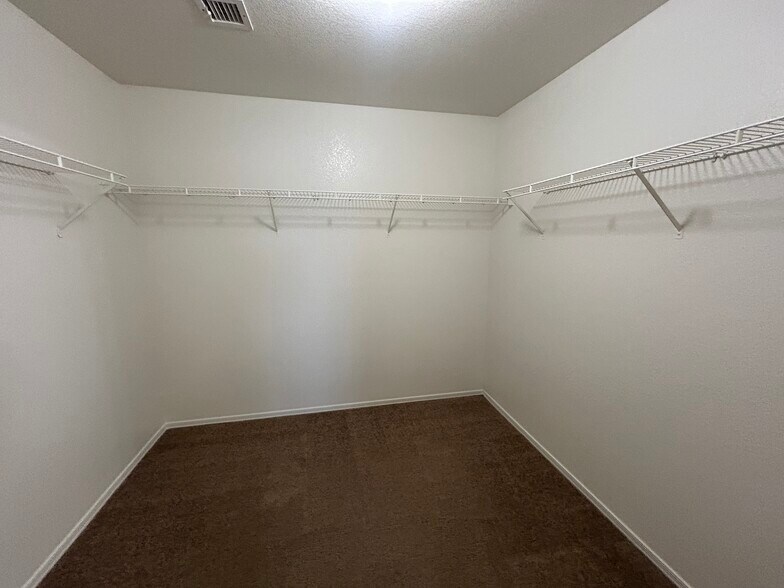 Building Photo - 7399 W Solano Dr S