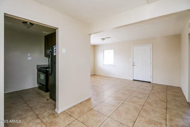 Building Photo - 4610 S 21st St