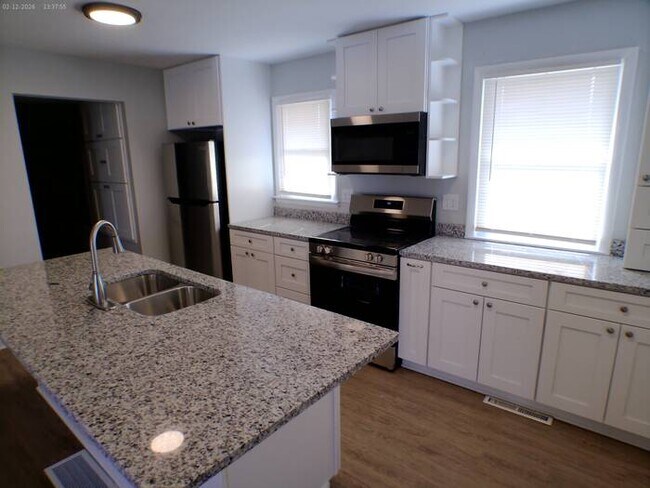 Building Photo - Charming 3 bedrooms and 1 bath brick ranch located on E Erickson Rd in Independence