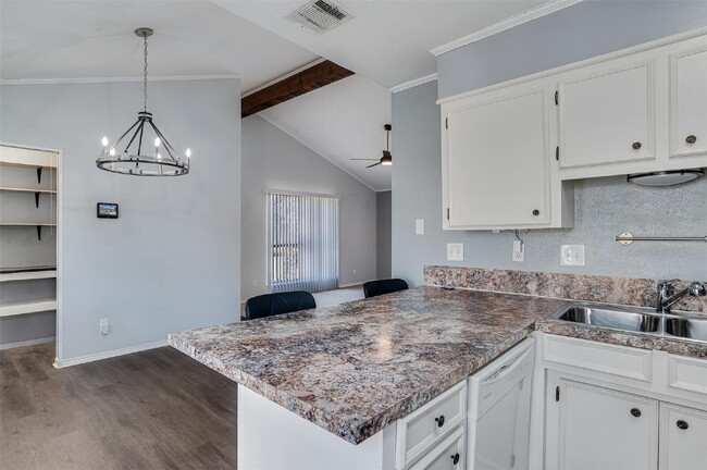 Building Photo - "Charming 3-Bedroom Home with Cozy Fireplace in Bossier City"