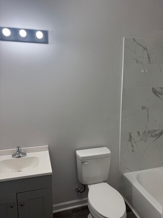 Building Photo - Beautifully Updated Townhome in Prime Location – Move-In Ready!