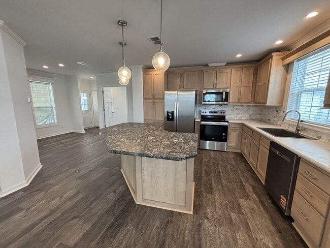 Building Photo - 925 W Sand Cay Ave