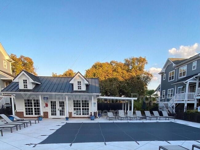 Building Photo - 239 Carlyle Park Dr