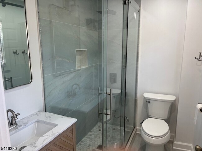 Building Photo - 114 E Main St