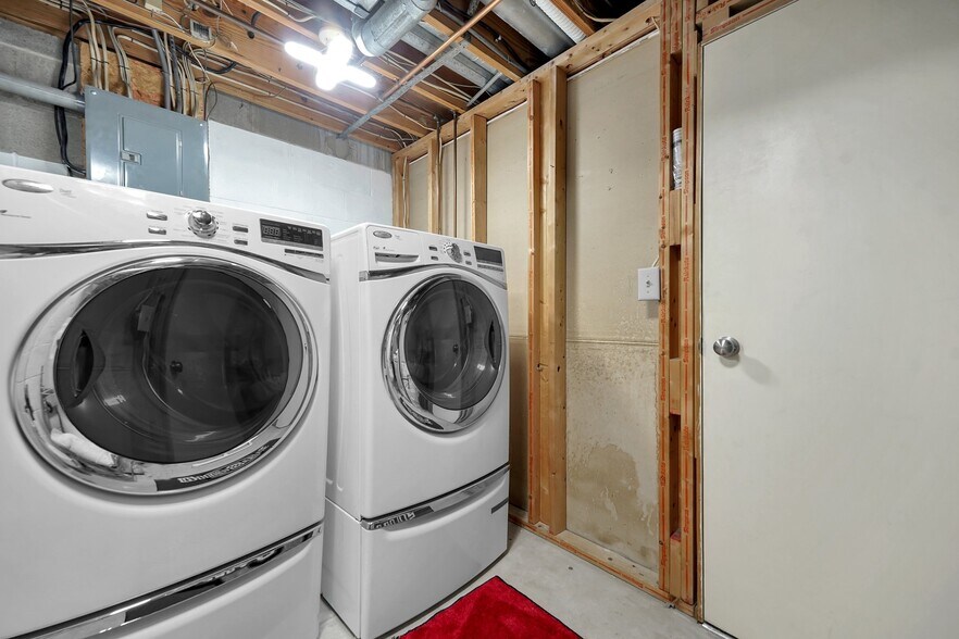 Building Photo - 992 Neil Ave