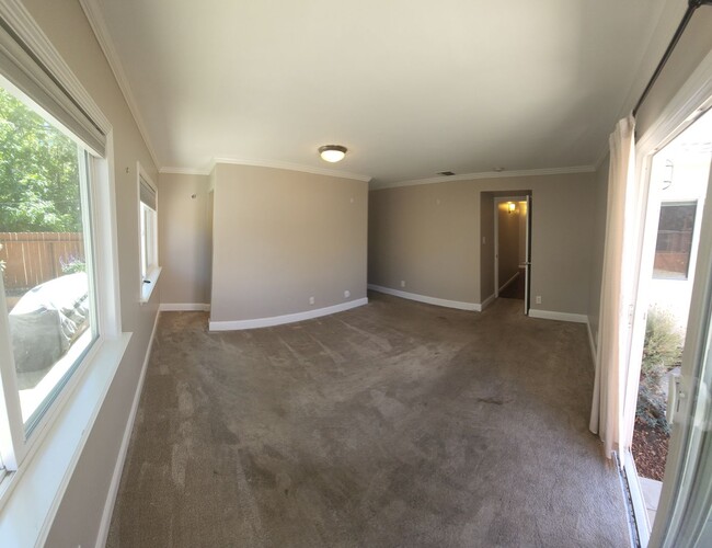 Building Photo - Beautiful, updated home close to Poly and ...