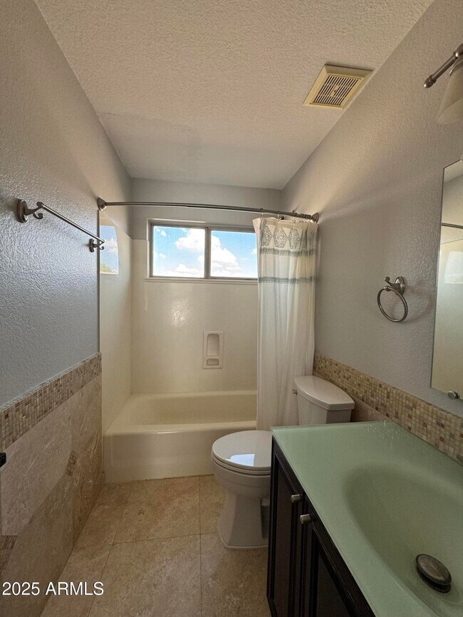Building Photo - 4427 E Rowel Rd