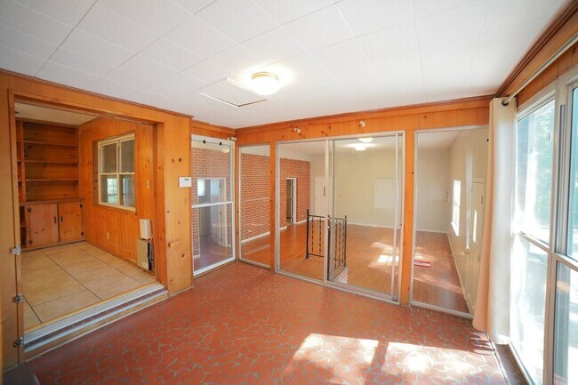 Building Photo - 1006 Frazier Ave