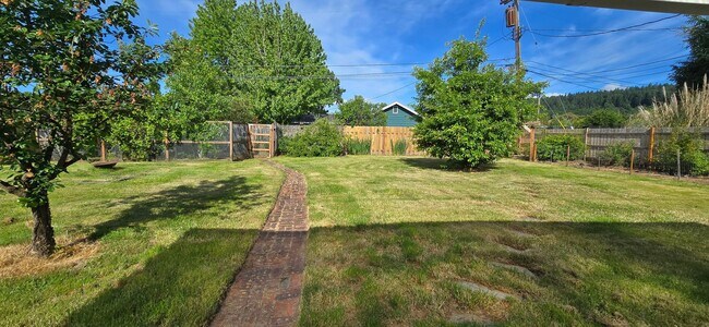 Building Photo - Spacious 3 Bedroom Home in North Corvallis