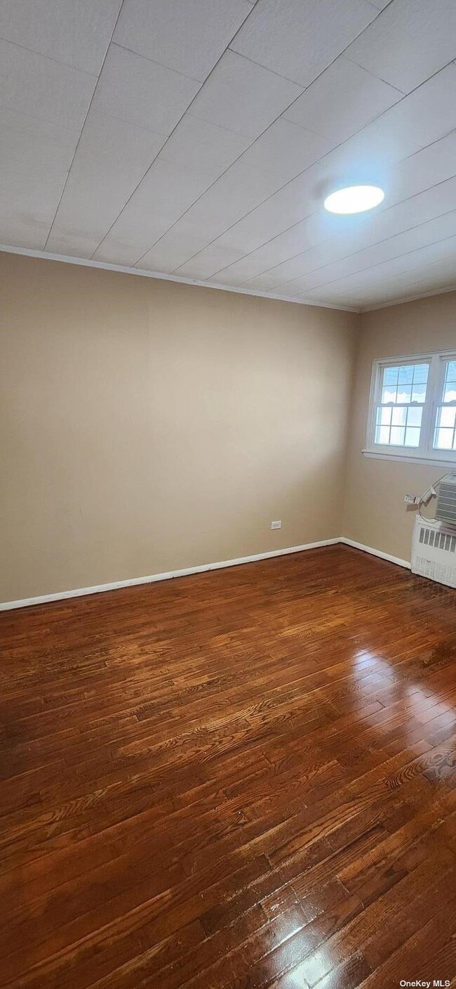 Building Photo - 191-40 116th Ave